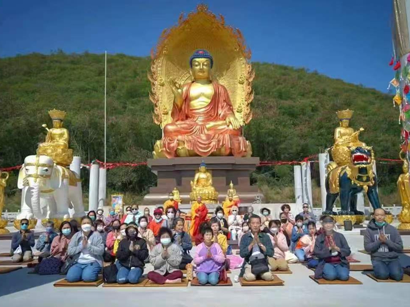 พระพุทธรูปจีวรสีส้ม